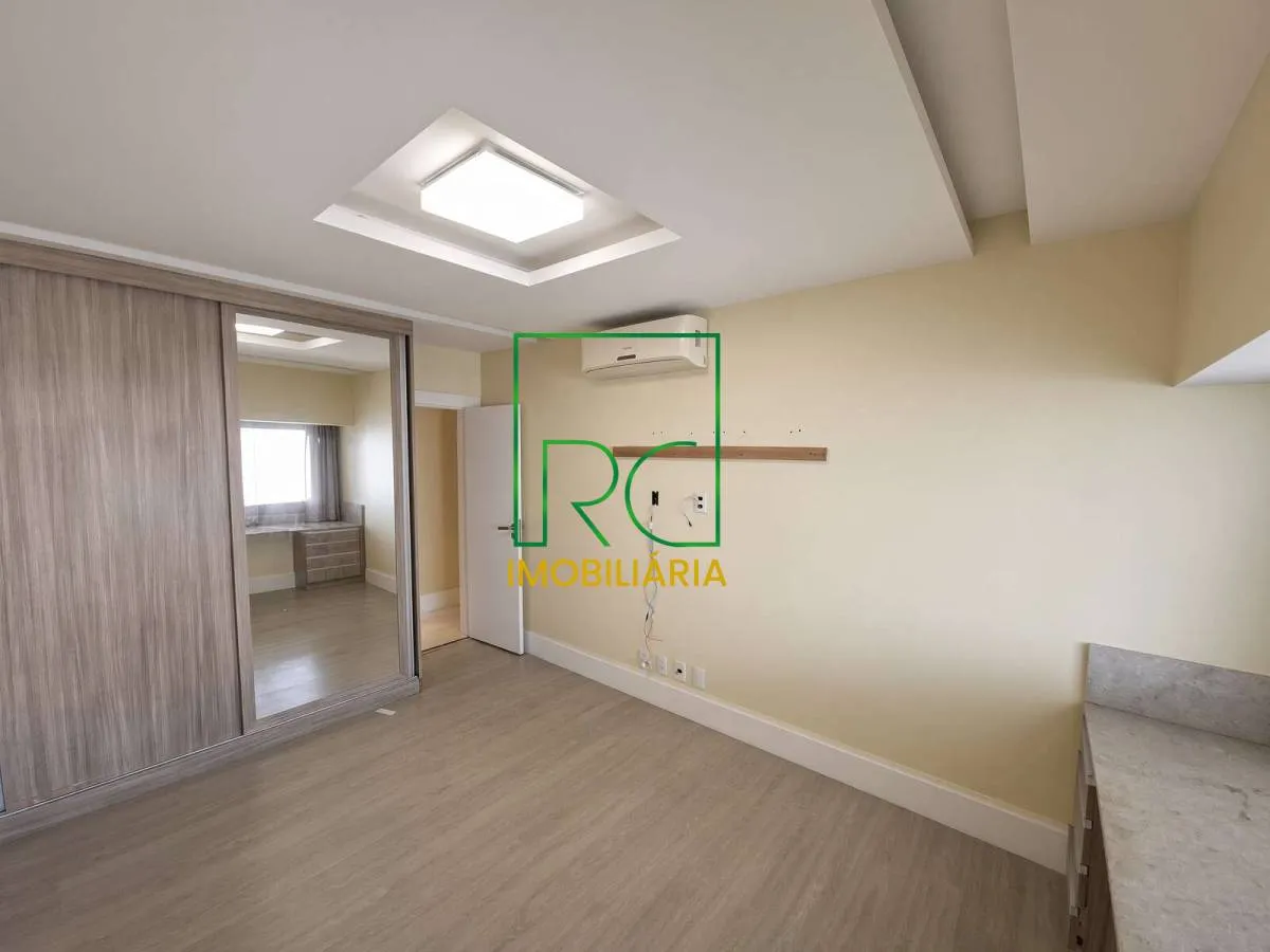 Apartamento de 300 m² com banheira e vista para a água — photo 17