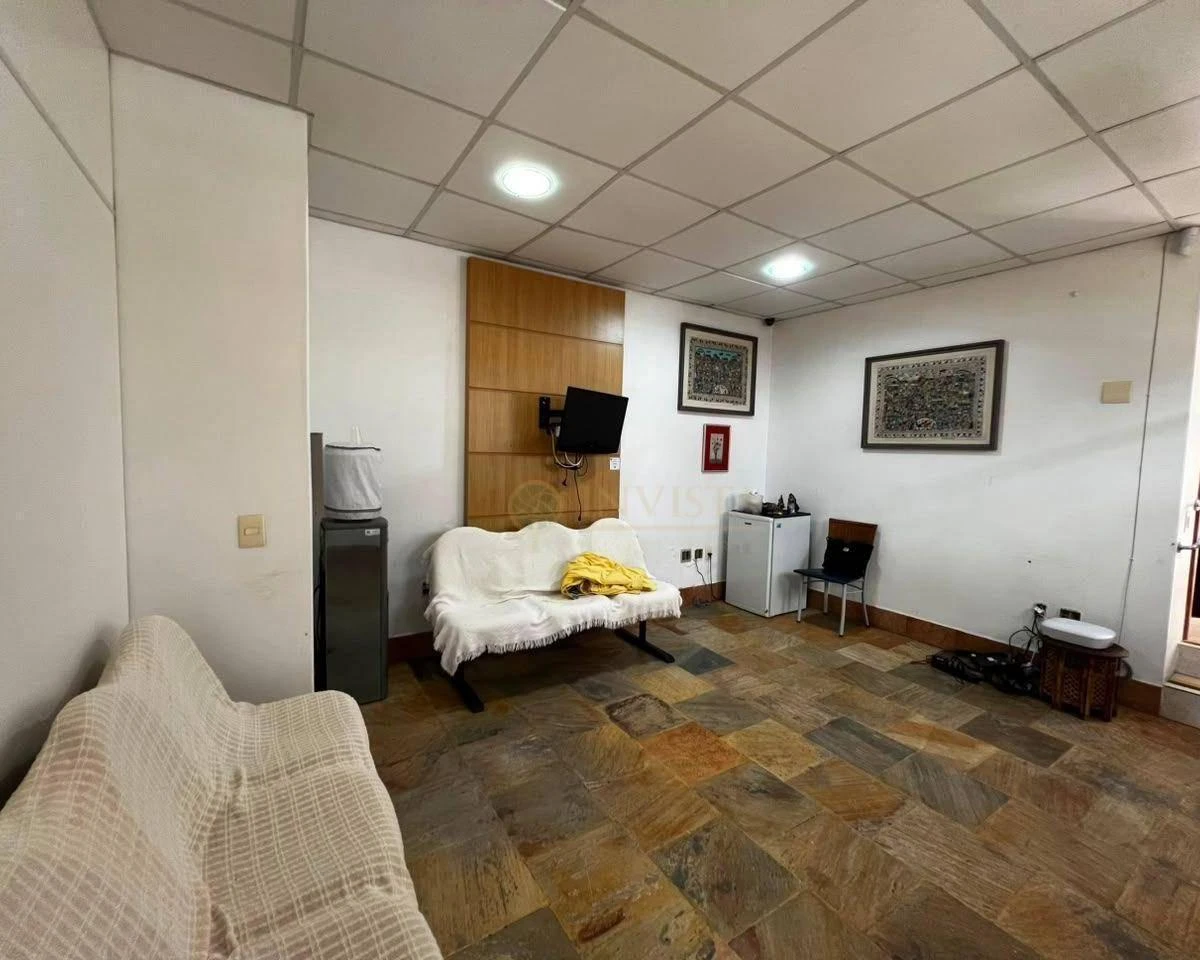 Casa de 400 m² com 6 suítes e 11 banheiros