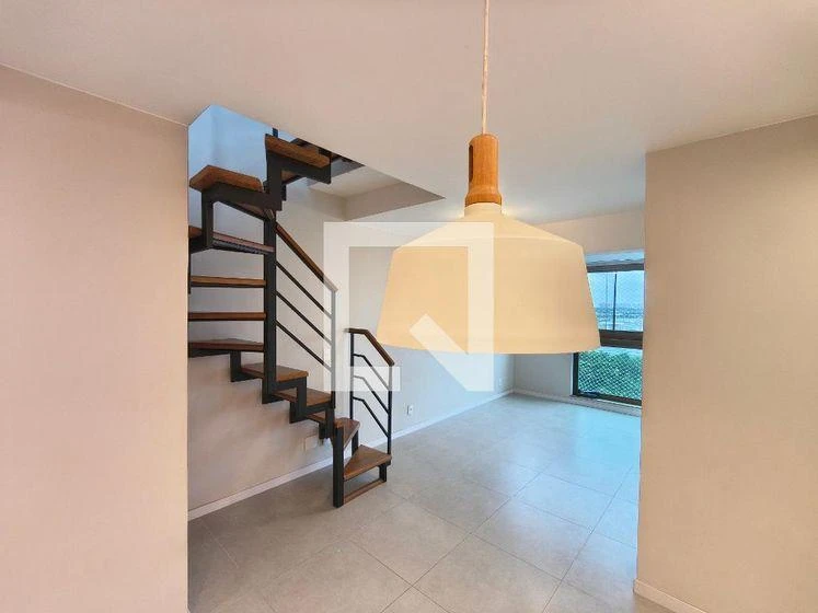 3-bedroom apartment with a glass-enclosed balcony — photo 9