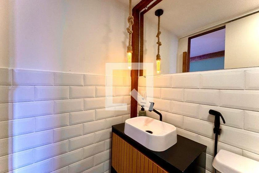 Wood or laminate floors in a one-bedroom apartment, 24 m² — photo 17