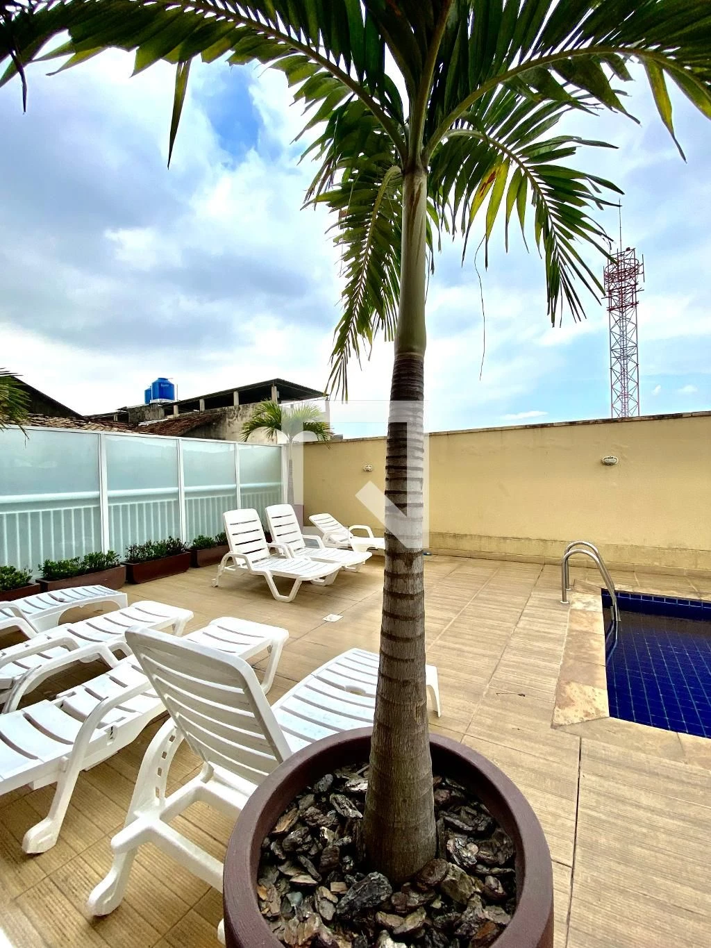 Apartamento de 2 quartos em condomínio com piscina — photo 49