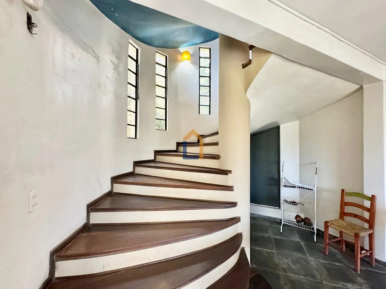 400 m² house with floor-to-ceiling windows and a fireplace — photo 22