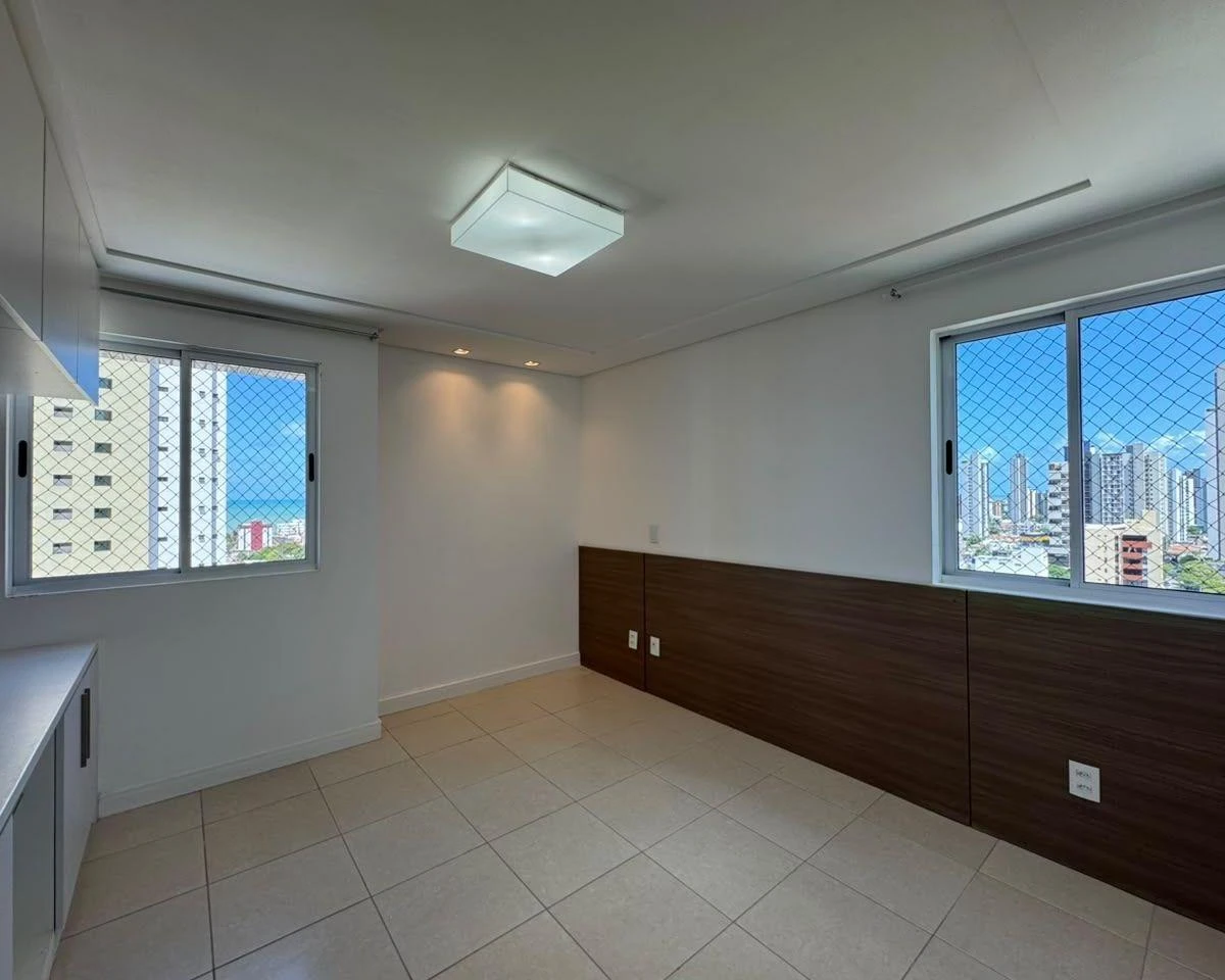 142 m² apartment with a water view and a home office — photo 9