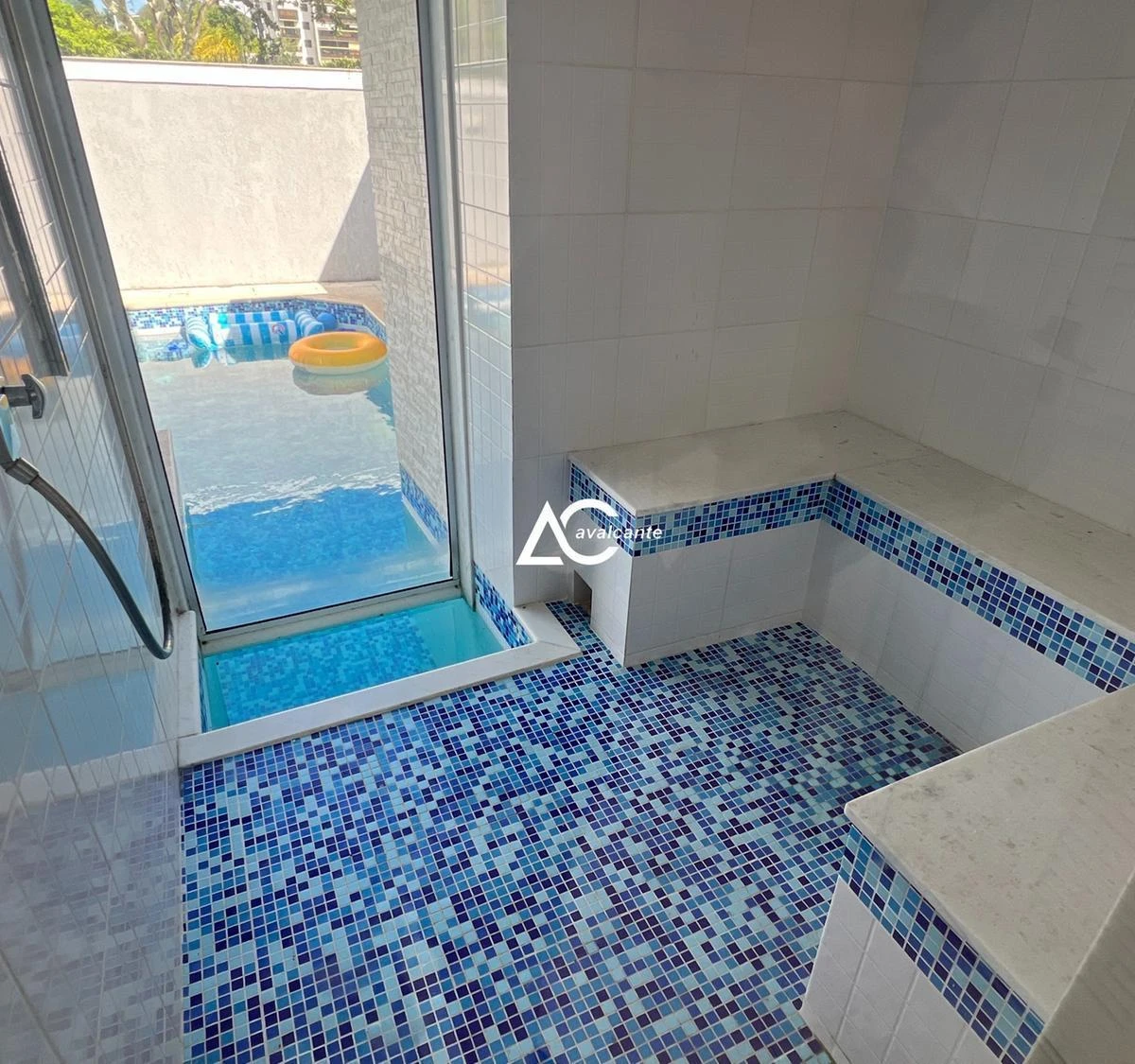 Furnished 4 en-suite home with 400 m² — photo 36