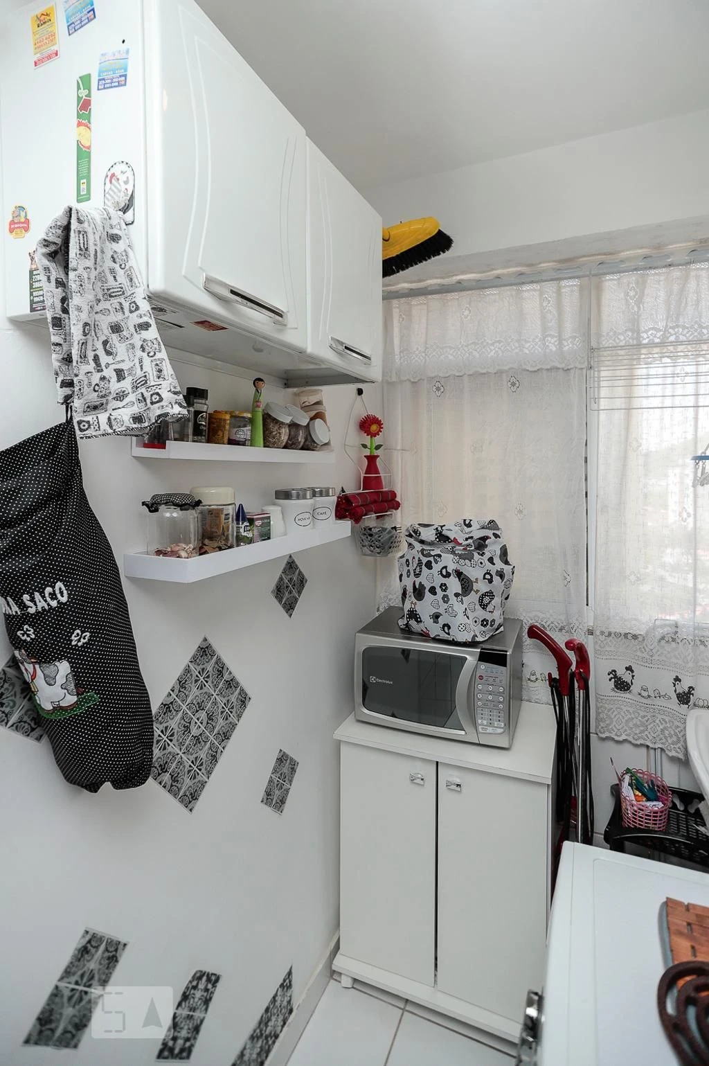 Furnished 2-bedroom apartment with balcony — photo 35