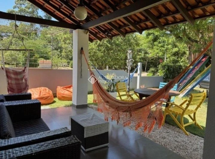 Casa de 4 dormitorios con parrilla empotrada en la terraza — photo 3