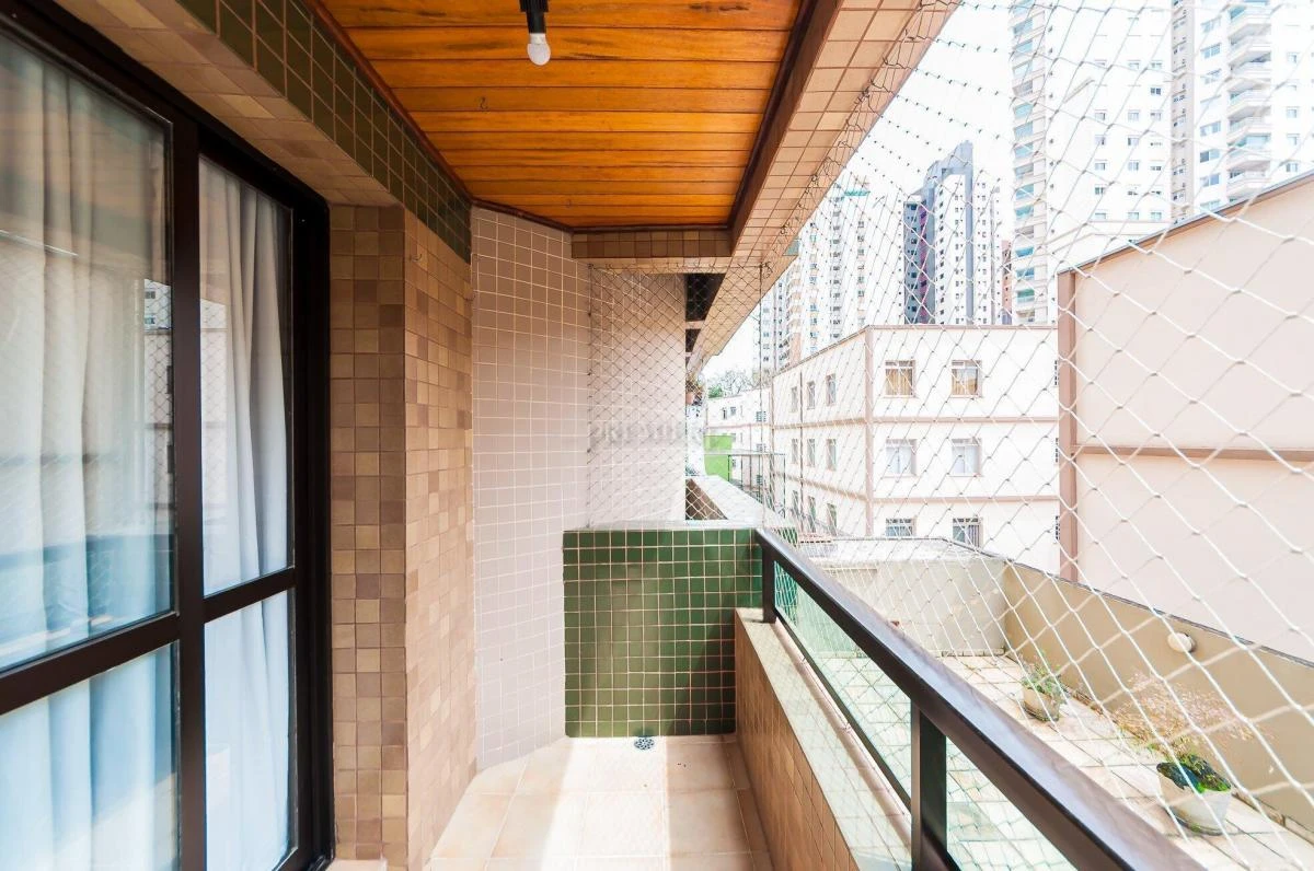 3-bedroom apartment with a bathtub in Curitiba — photo 10