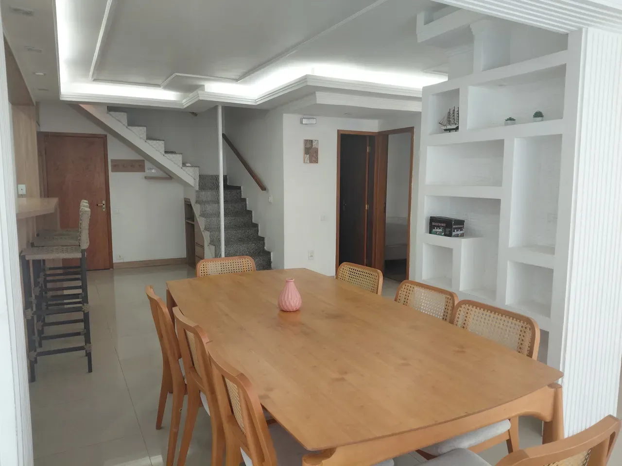 Furnished 3-bedroom apartment with glass balcony — photo 5