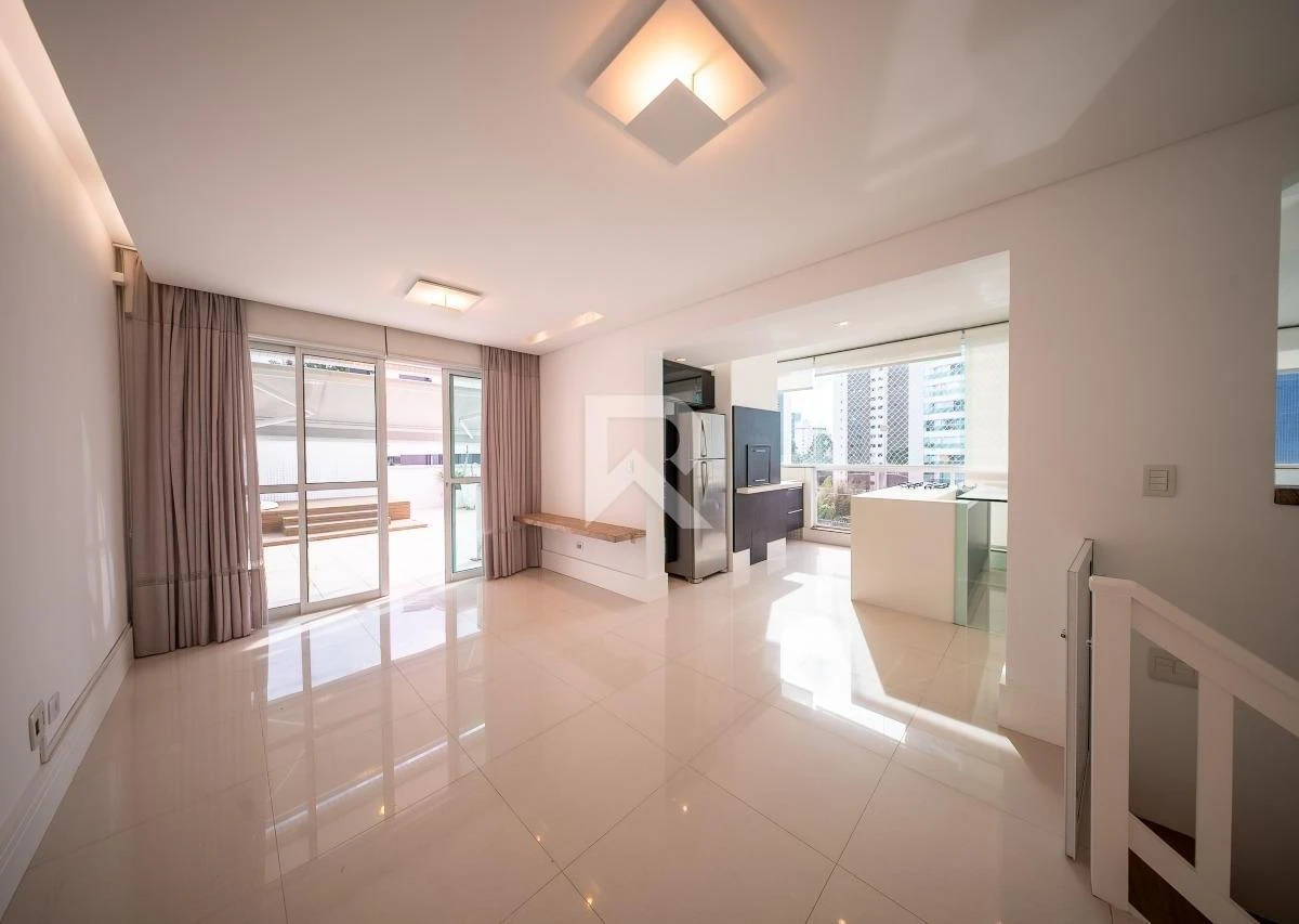 192 m² apartment with floor-to-ceiling windows and a bathtub — photo 41