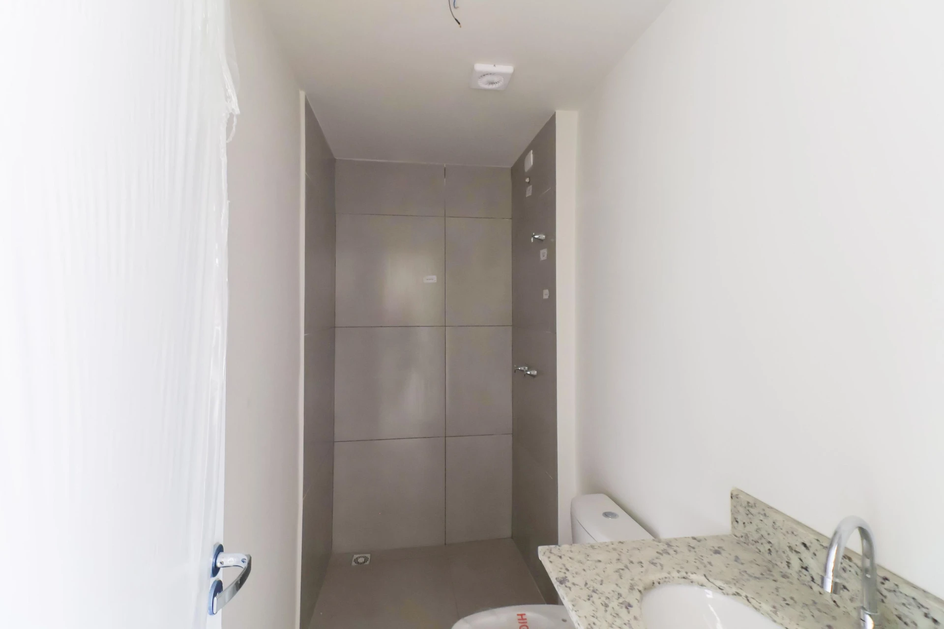 3-bedroom apartment with a grill on the balcony in Curitiba — photo 36
