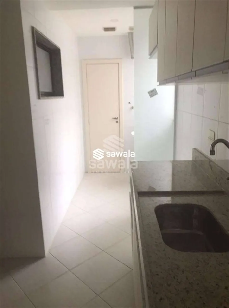 Unfurnished apartment with 3 bedrooms and 172 m² — photo 2