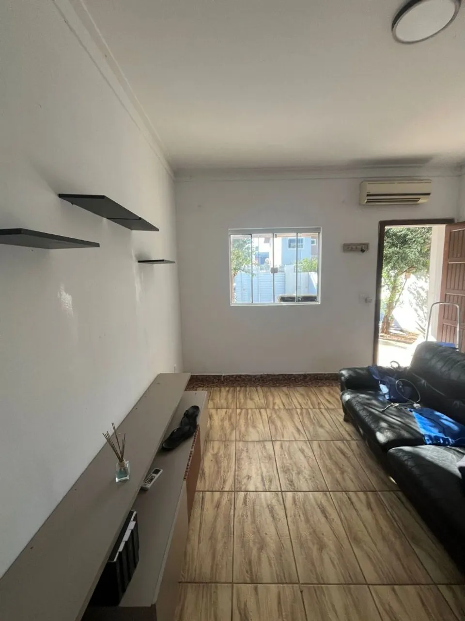 Casa mobiliada com 2 quartos e piscina compartilhada