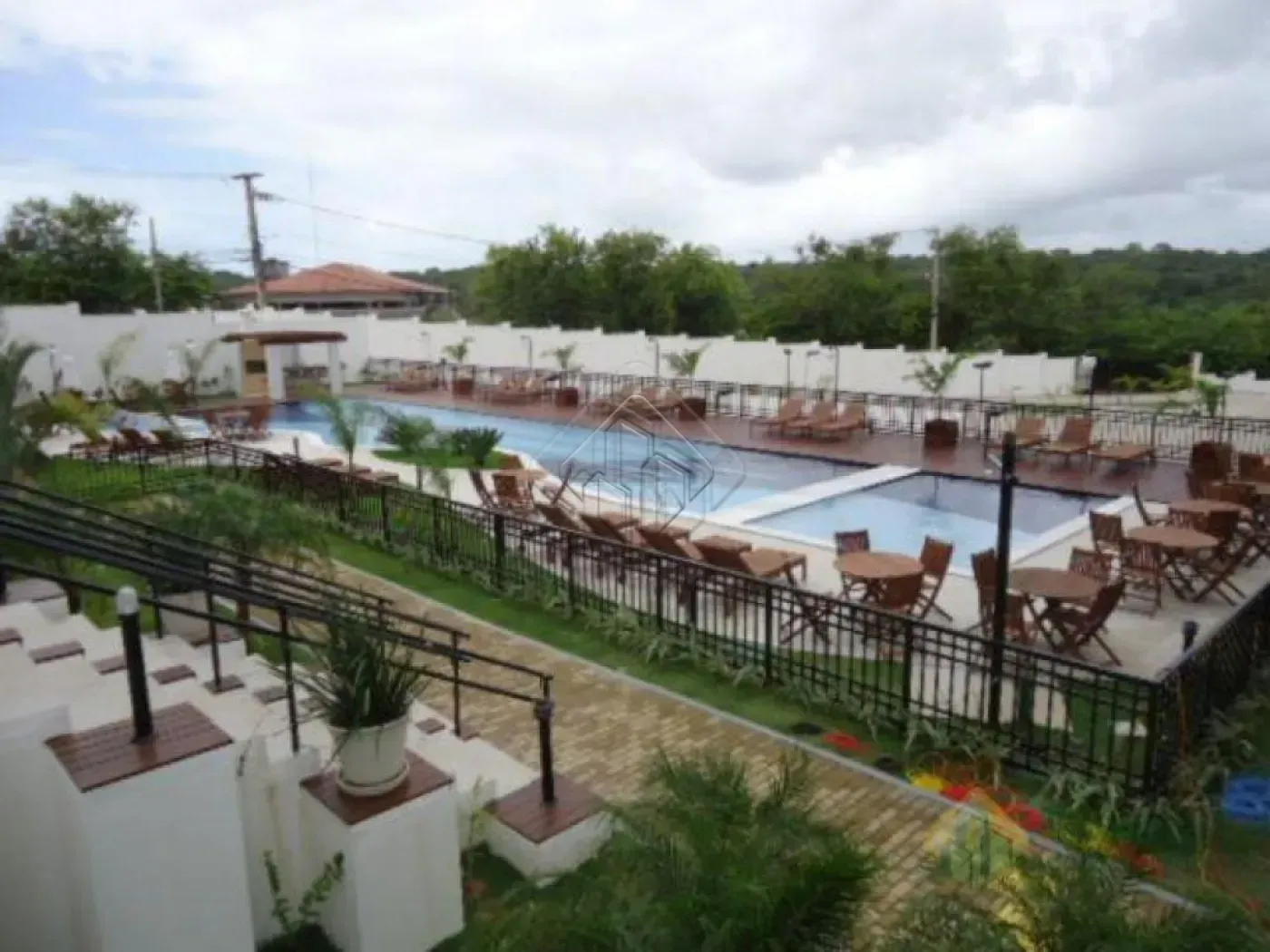 Apartamento de 2 quartos em condomínio com piscina — photo 13
