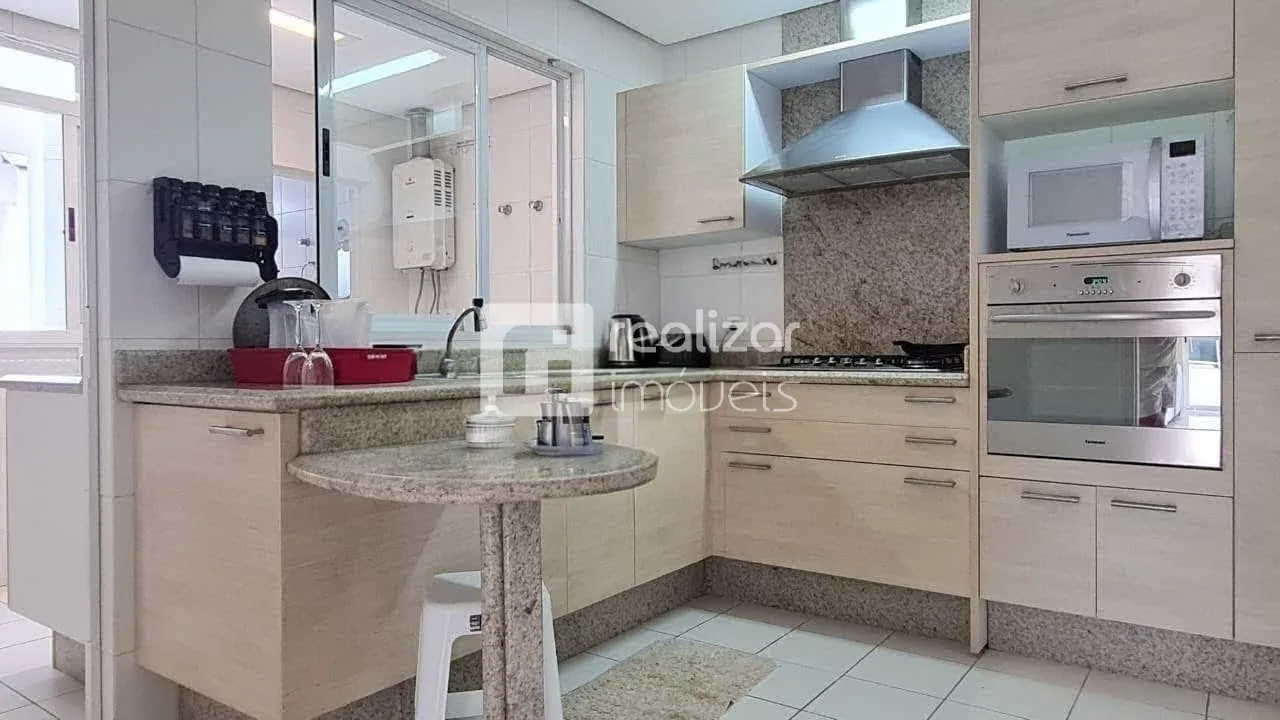 2-bedroom penthouse with 307 m² and 4 bathrooms — photo 2