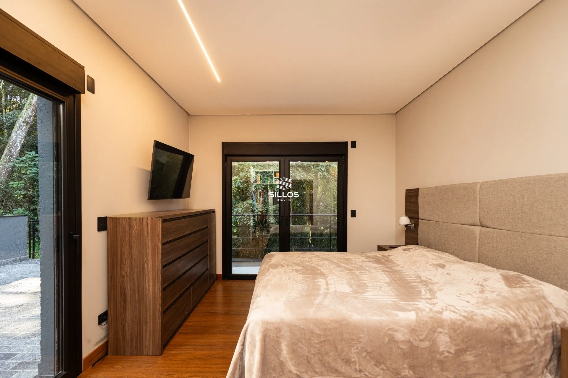 Condominium house with 5 bedrooms and 4 en-suites with balcony — photo 12