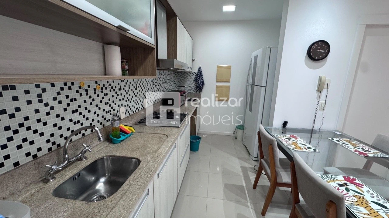 One-bedroom apartment with a mountain view — photo 10