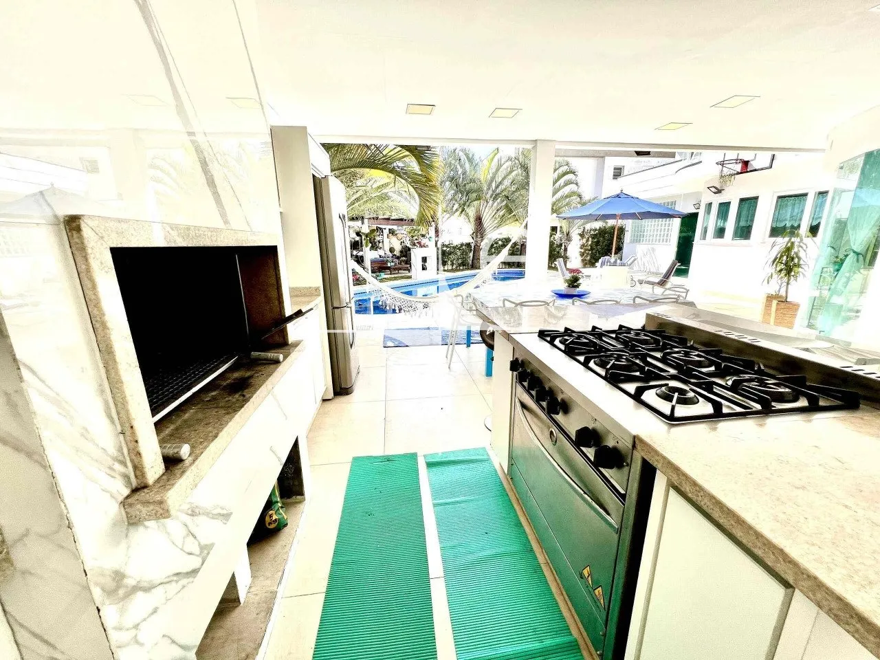 Furnished house with 5 bedrooms and gas-open kitchen