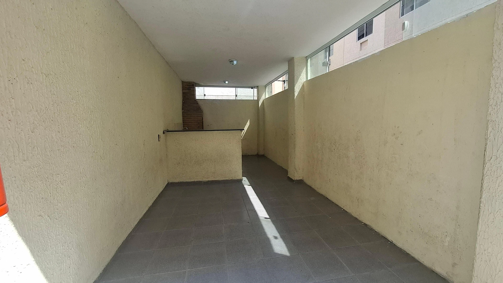 Furnished 2-bedroom apartment with a gas stove kitchen — photo 9