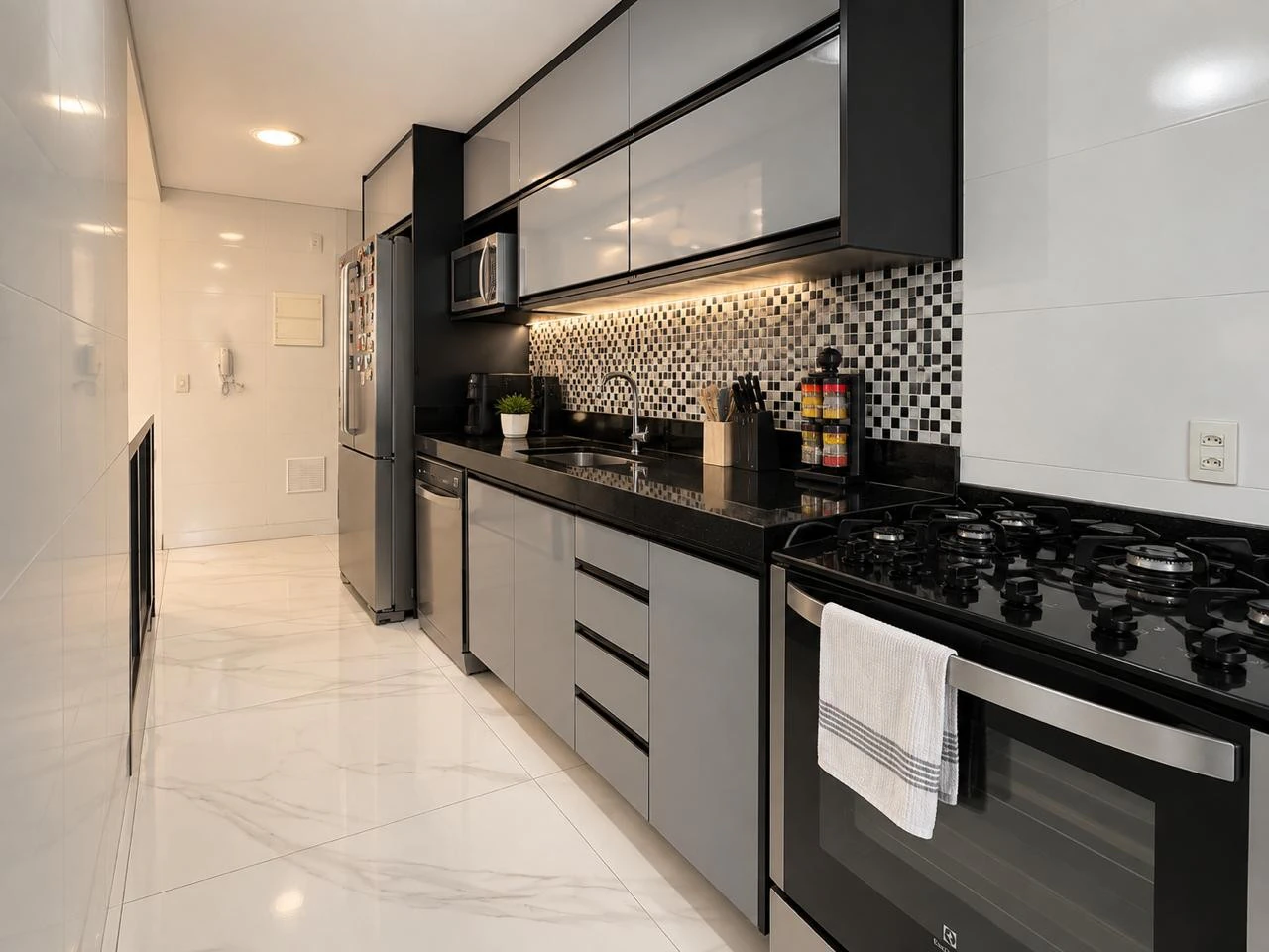 Walk-in closet in a 4-bedroom apartment, 115 m² — photo 21