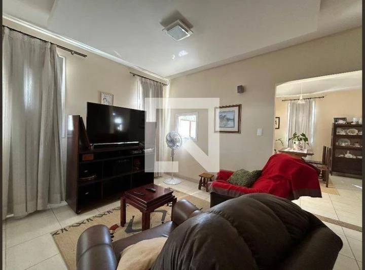 Rental house with 4 bedrooms and 284 m² — photo 8