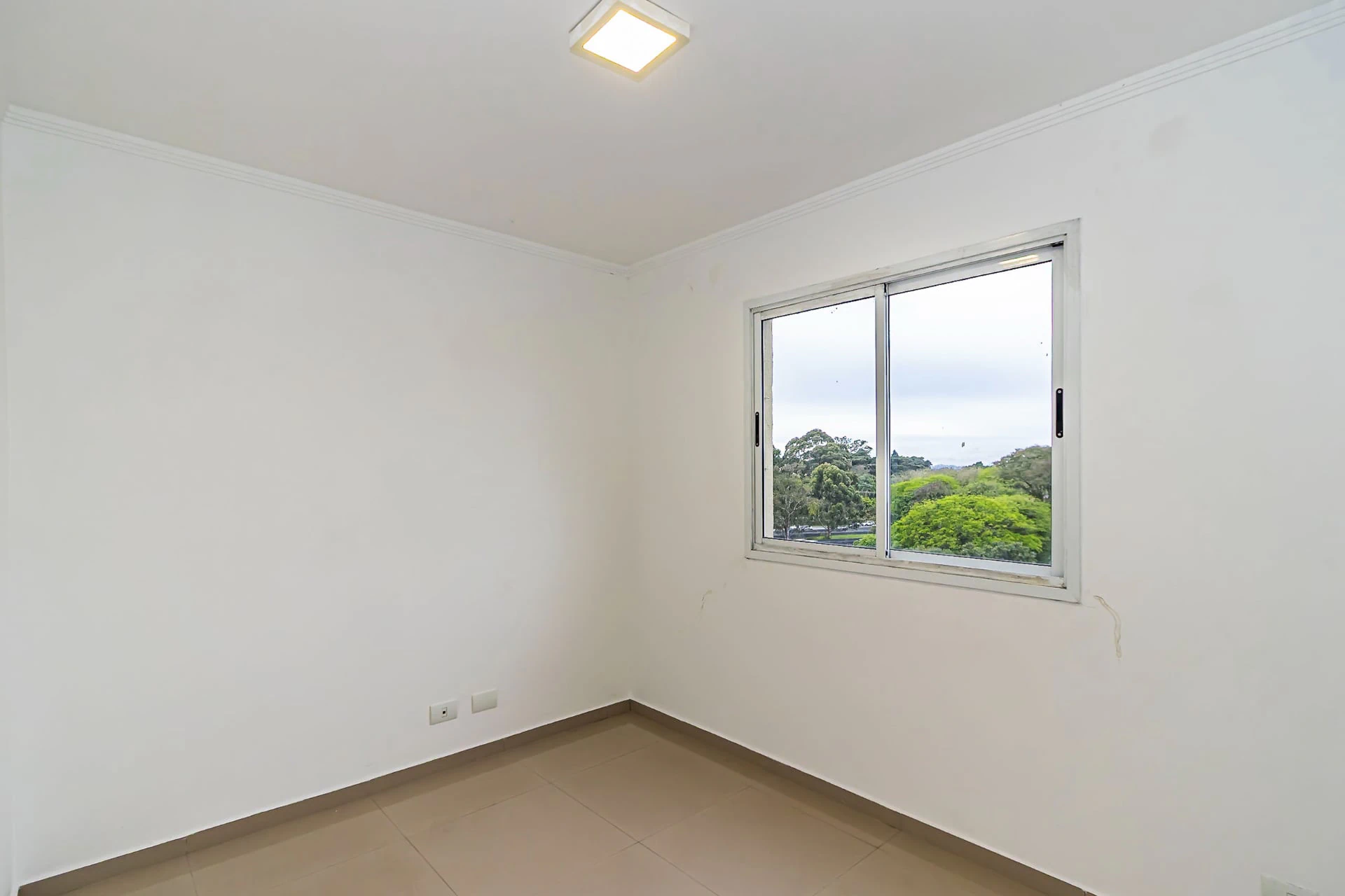 3-bedroom apartment in a building with a pool — photo 24