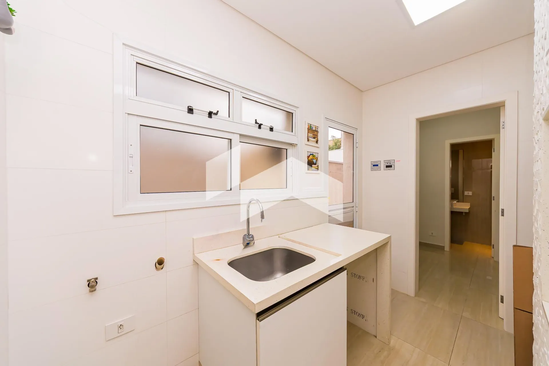Unfurnished house with 4 en-suite bedrooms and 7 baths — photo 57