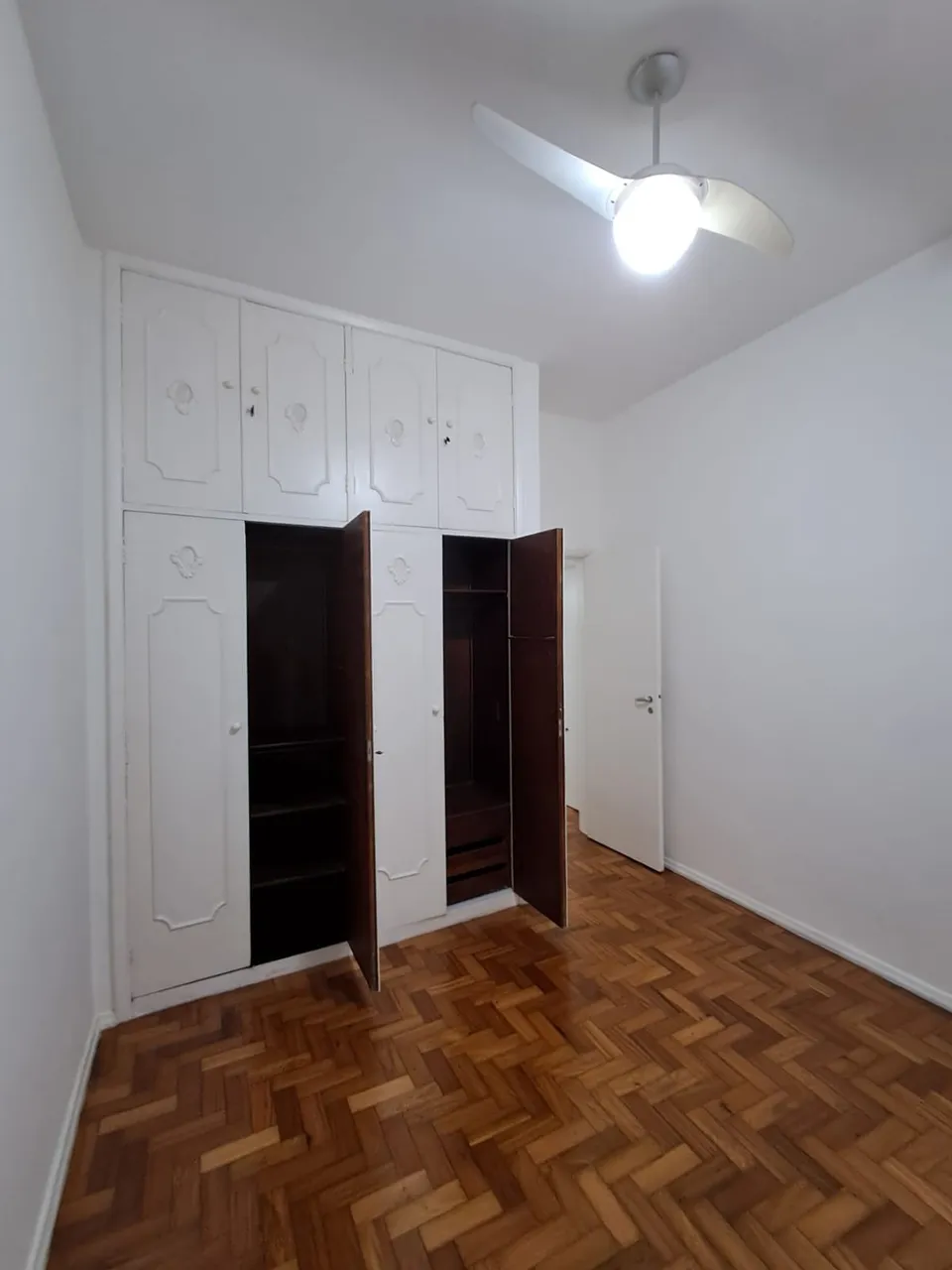 3-bedroom apartment with built-in wardrobes — photo 6