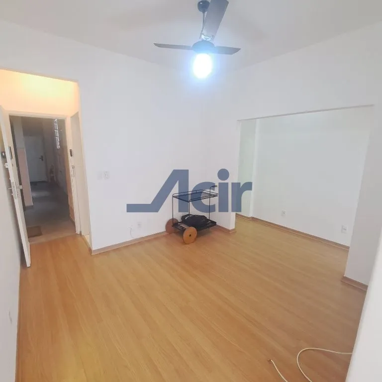 Wood or laminate floors in a one-bedroom apartment, 39 m² — photo 23