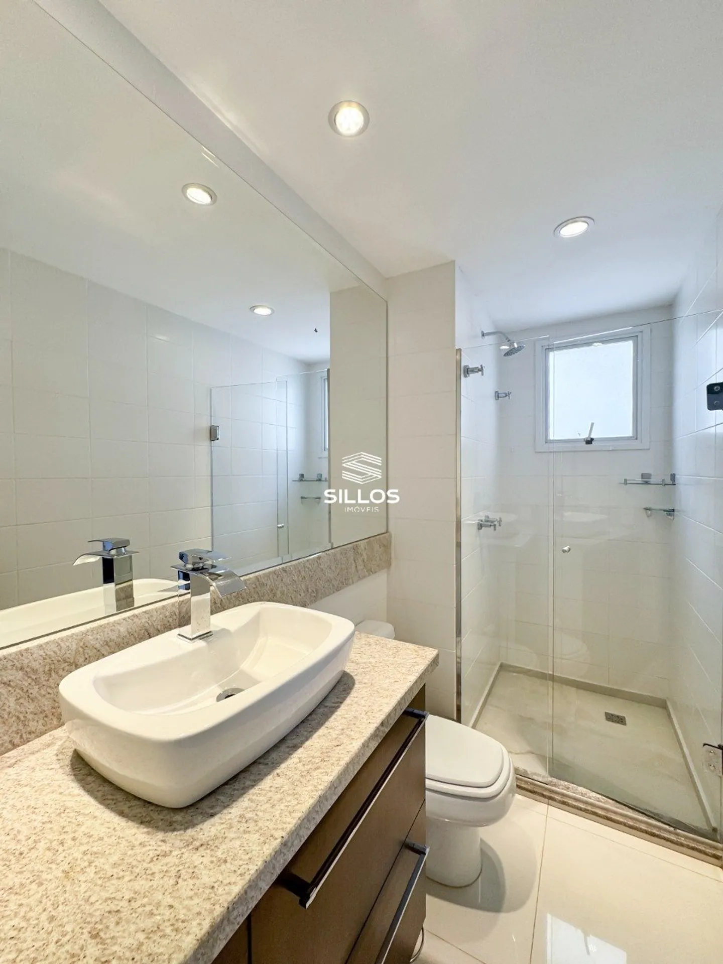 3-bedroom apartment with a bathtub in Curitiba — photo 41