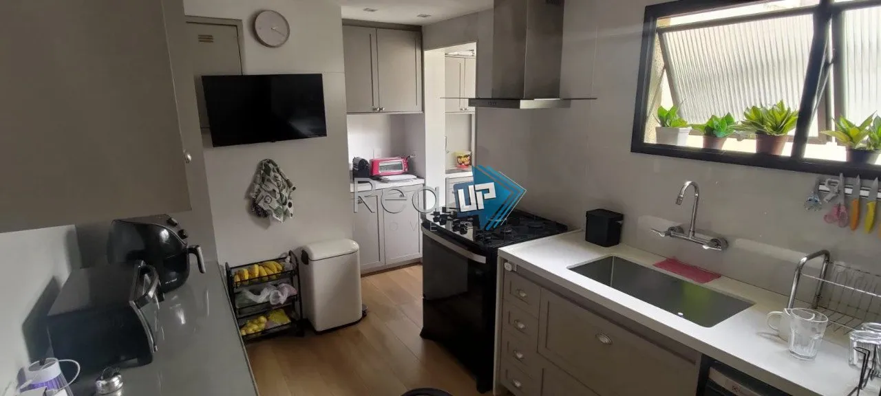 Unfurnished apartment with 3 bedrooms and a glazed balcony — photo 48