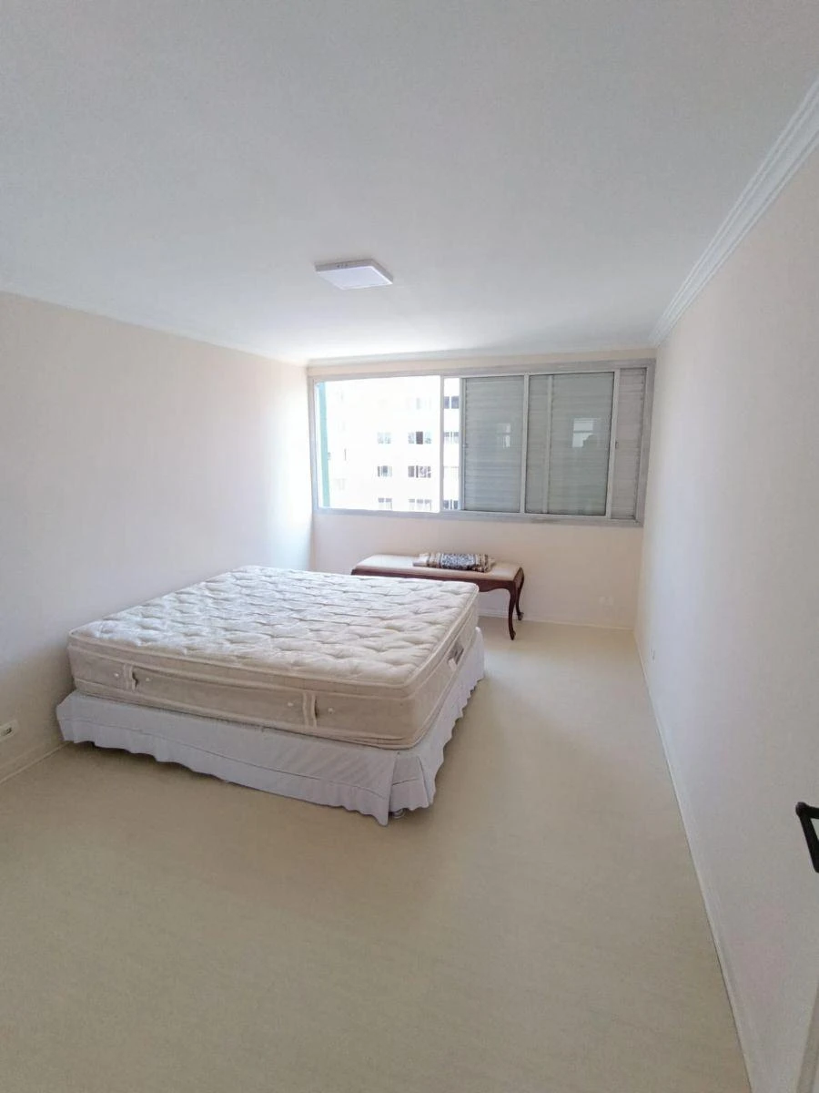 Apartamento de 156 m² com secadora e janelas do piso ao teto — photo 25