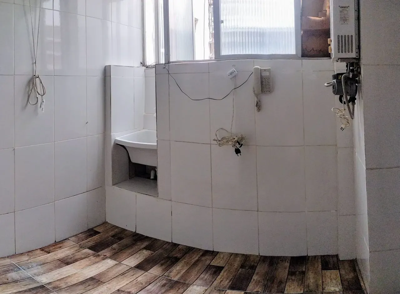 Apartment on the 4th floor with wood or laminate floors — photo 9