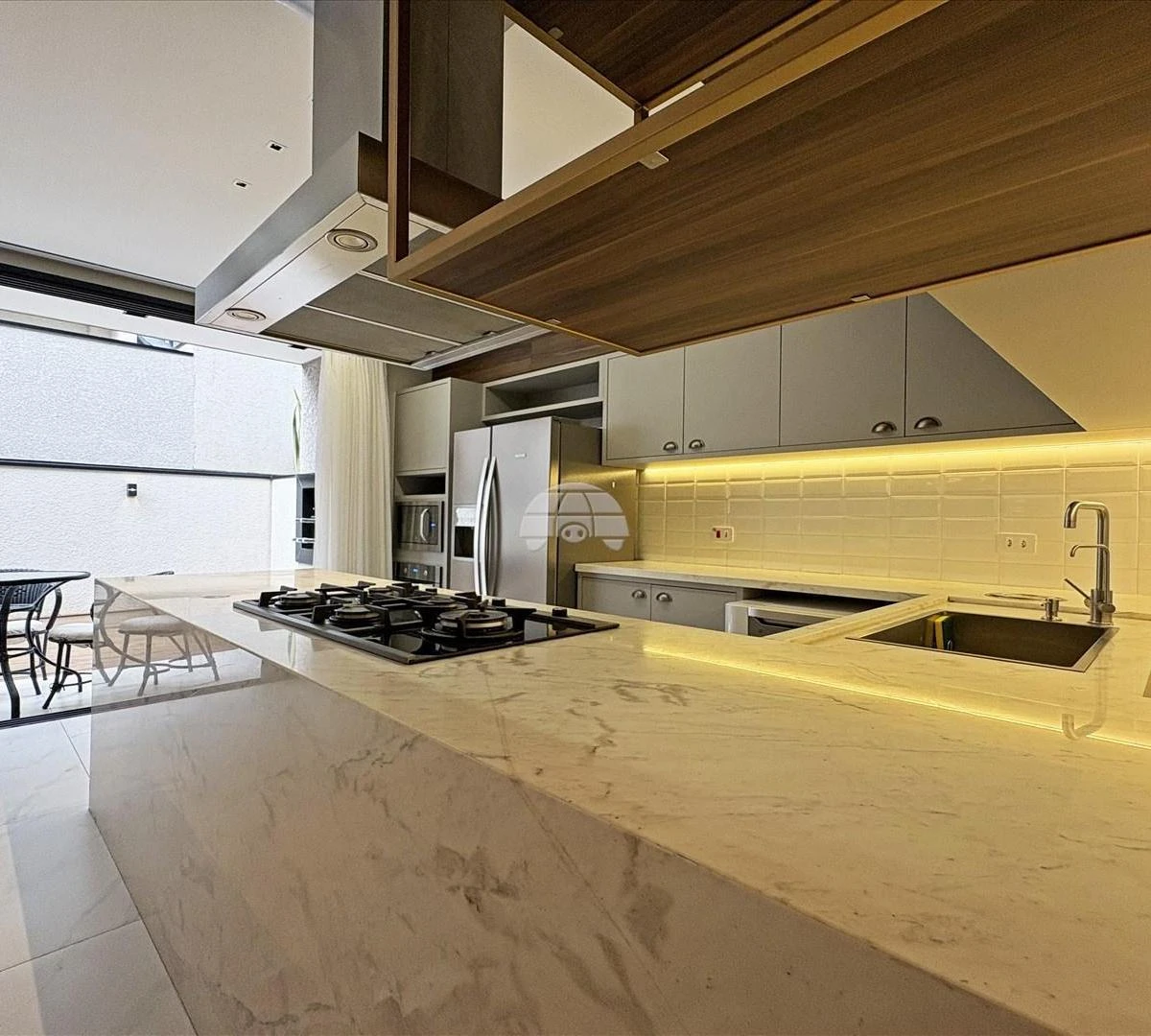 Furnished 293 m² house with open-plan kitchen — photo 13