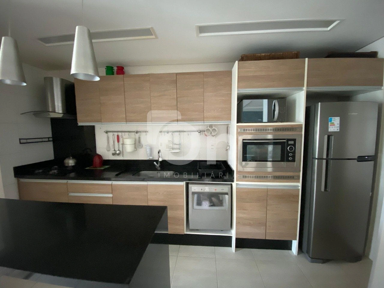 Furnished apartment, 105 m², with a glass-enclosed balcony — photo 2