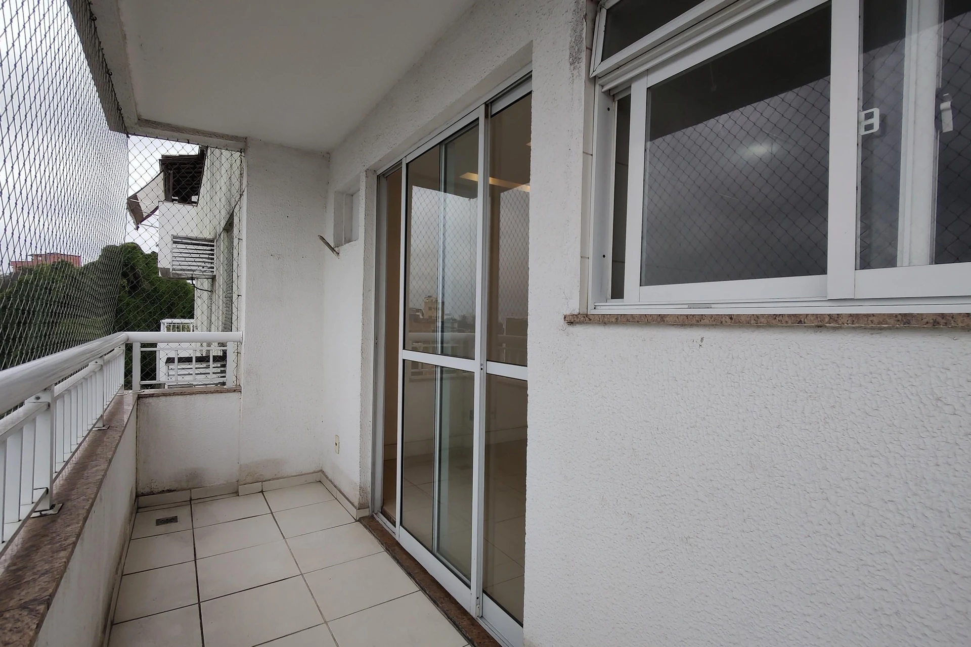 Furnished apartment with 3 bedrooms and 2 parking spots — photo 65