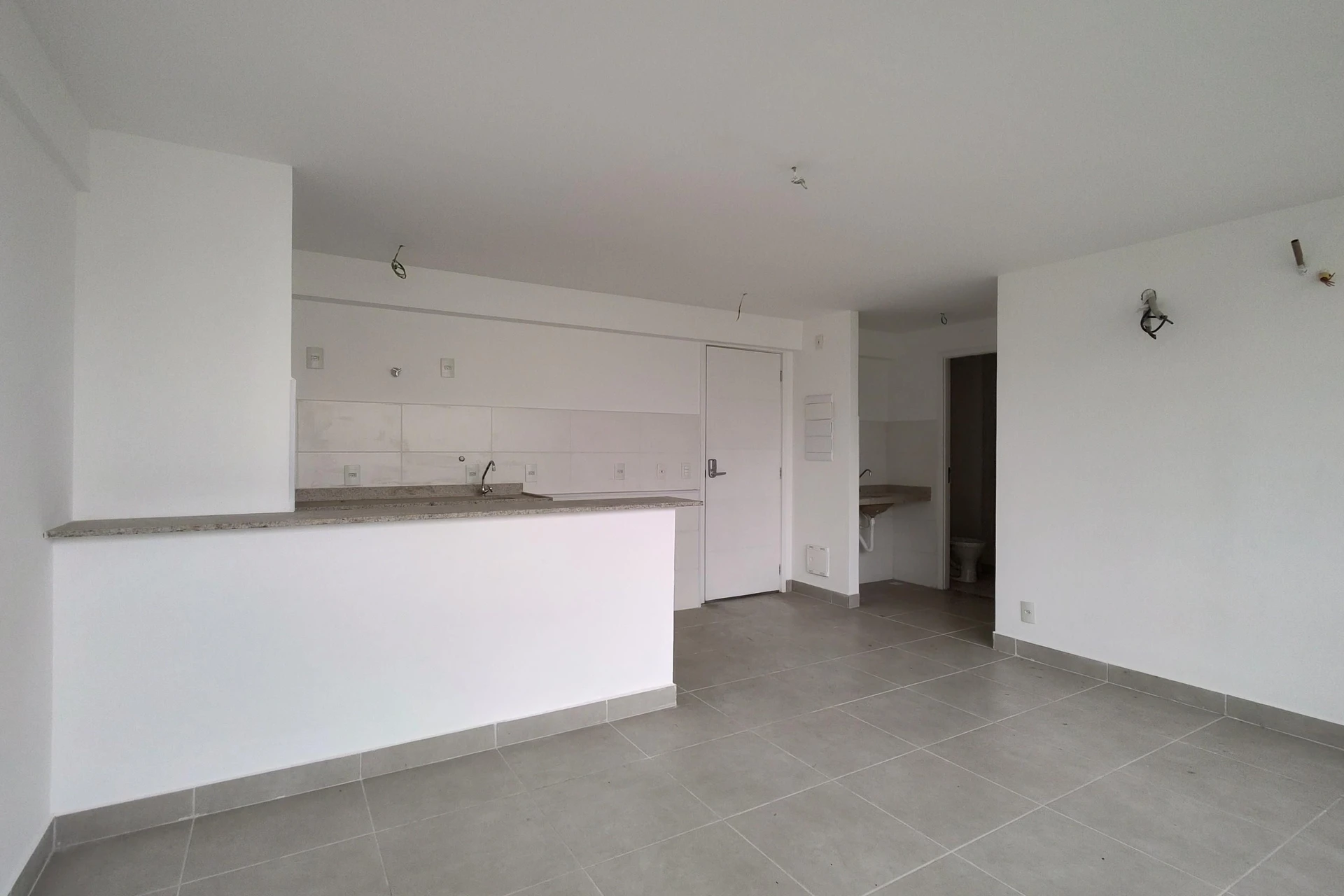 1-bedroom apartment with an open-plan kitchen and parking — photo 19