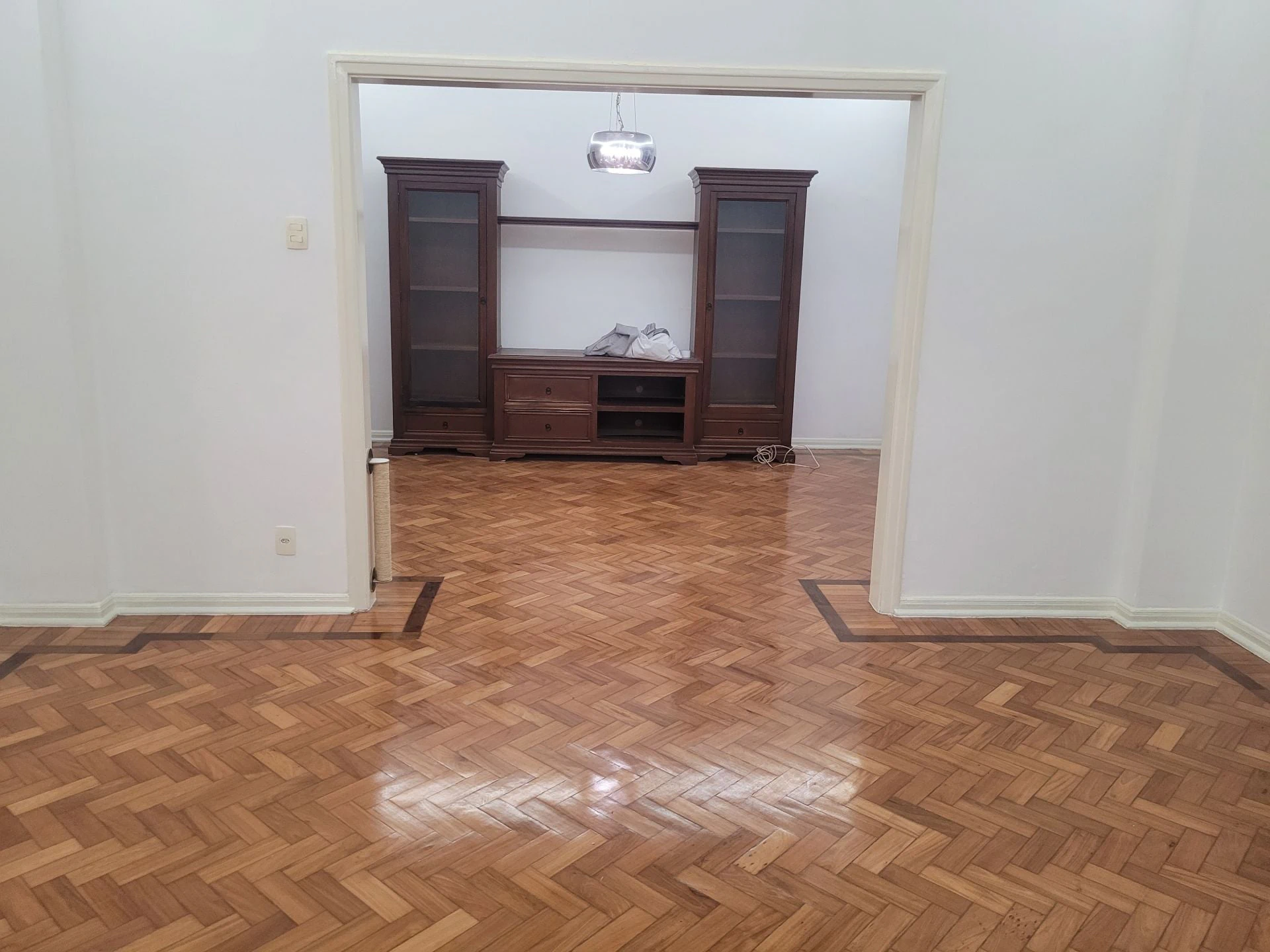 Furnished apartment, 120 m², with wood or laminate floors — photo 7