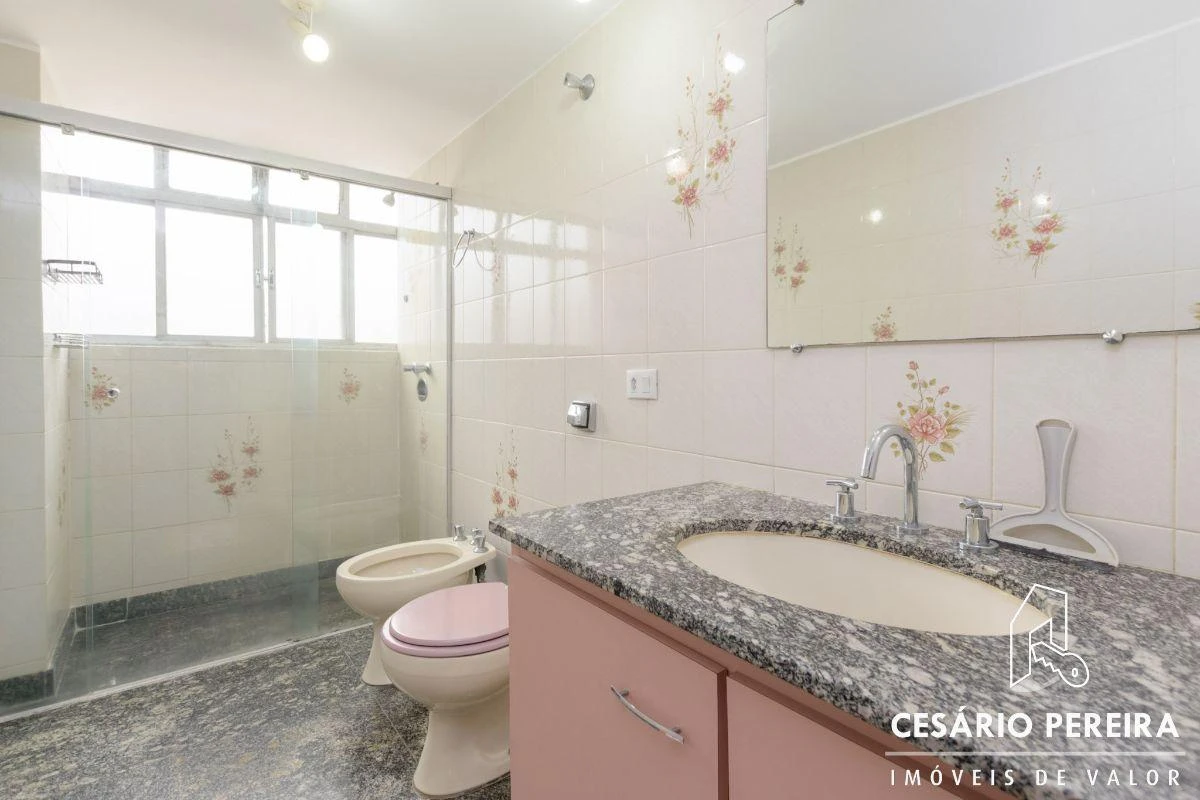 Furnished apartment, 215 m², with a bathtub — photo 12