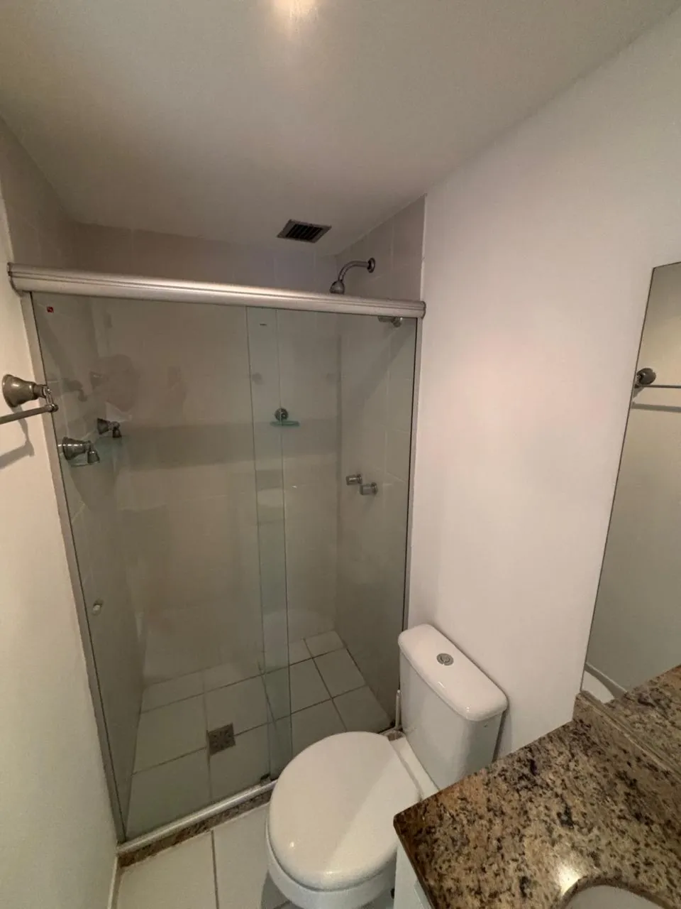 Apartamento vazio com 2 quartos e varanda — photo 11