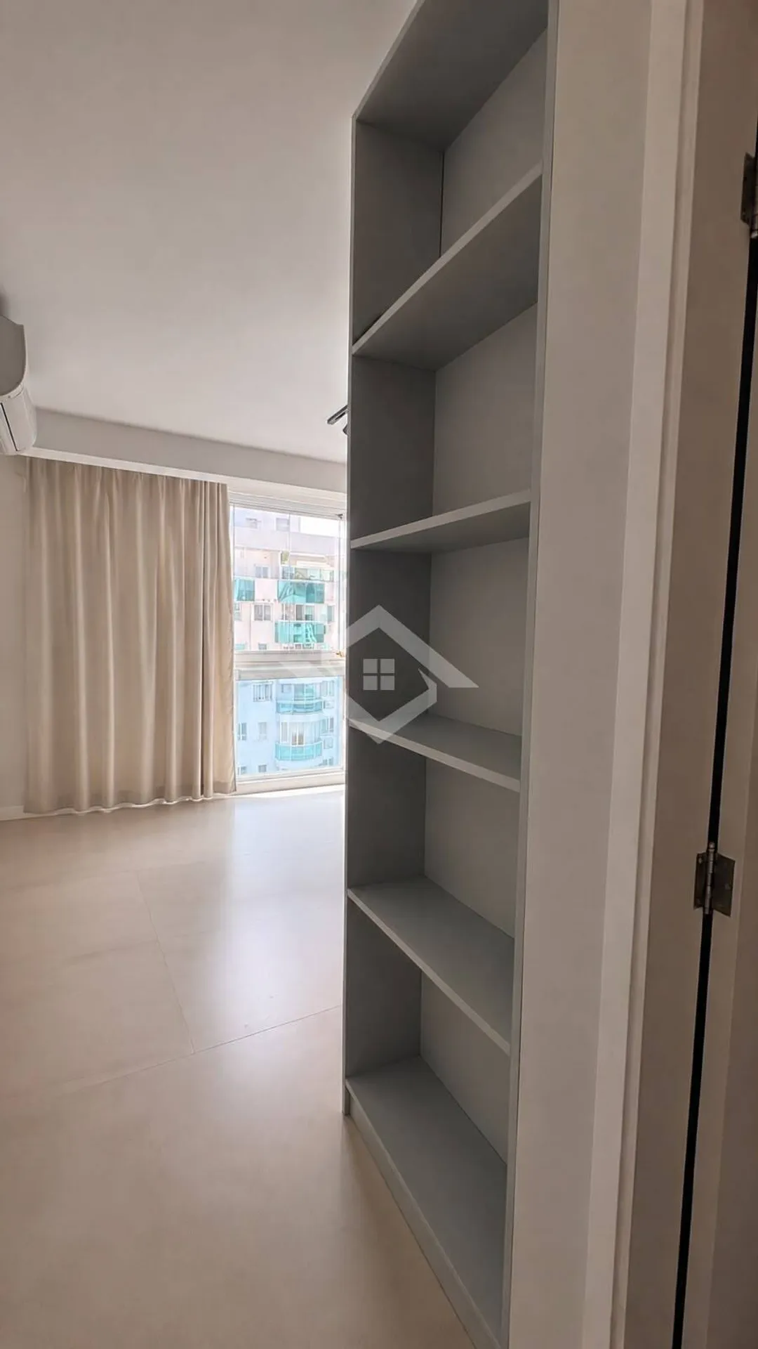 184 m² unfurnished apartment with 3 en-suites and parking — photo 22