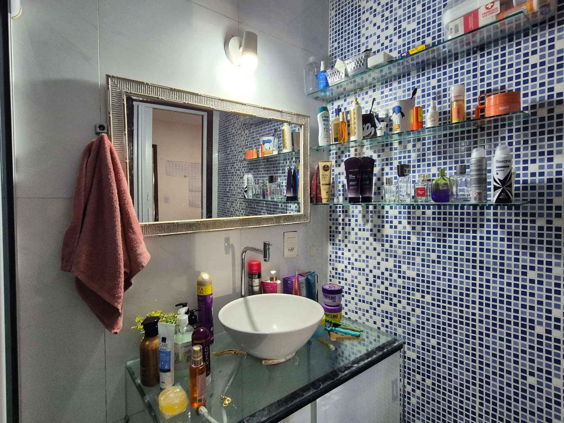 Furnished house with 2 bedrooms, 1 en-suite, no parking — photo 13