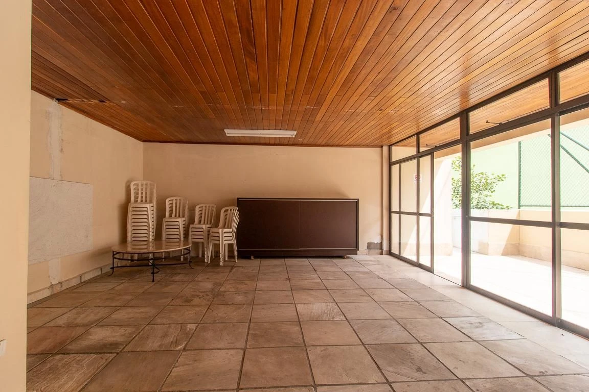 3-bedroom apartment with a bathtub in Curitiba — photo 22