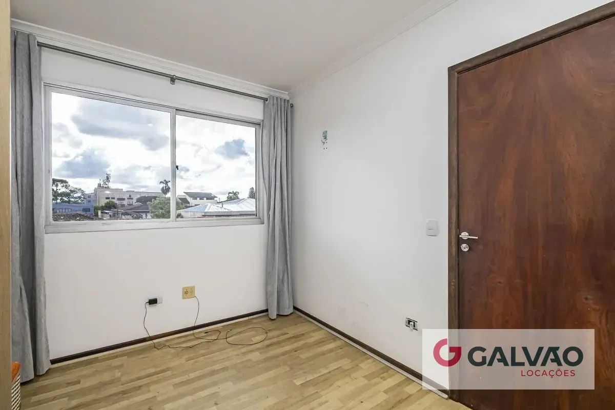 2-bedroom apartment in a building with a gym — photo 9