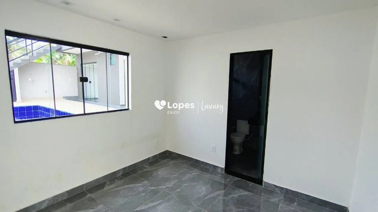 5-bedroom house with open-plan kitchen and gas stove — photo 27