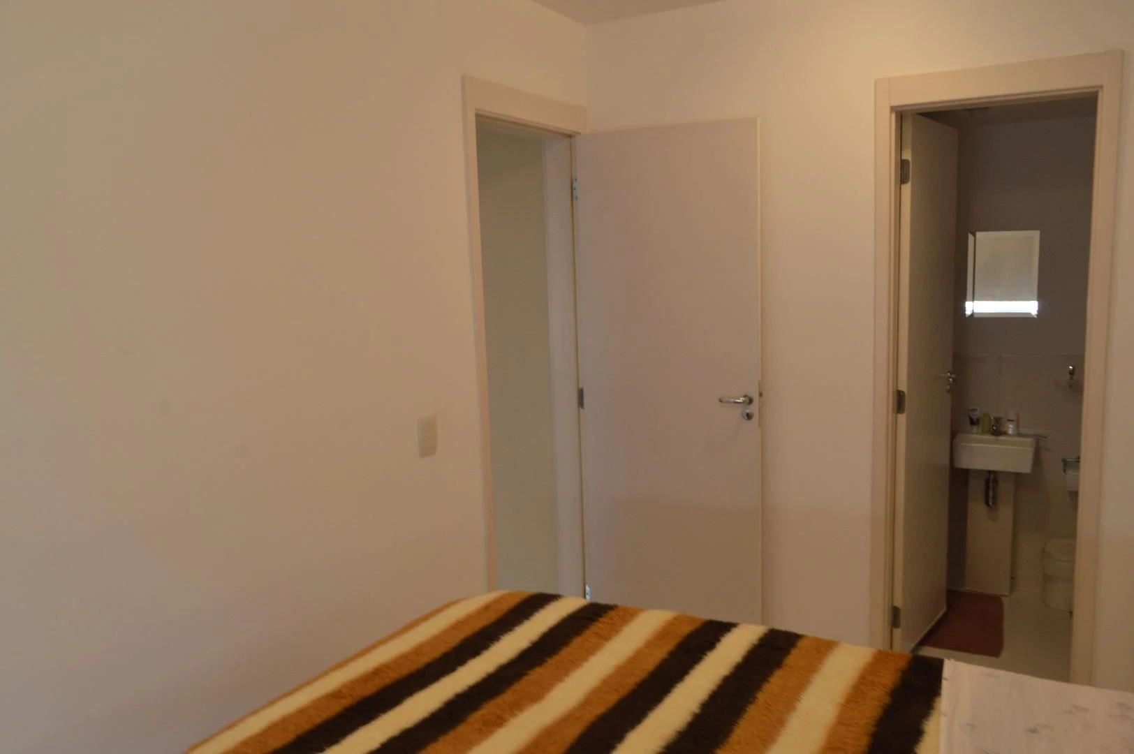 2-bedroom apartment with a home office — photo 27