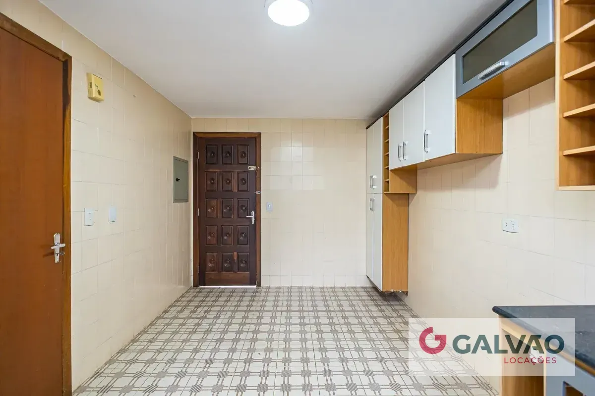 Ванна та 3 спальні: будинок 210 м² — photo 16