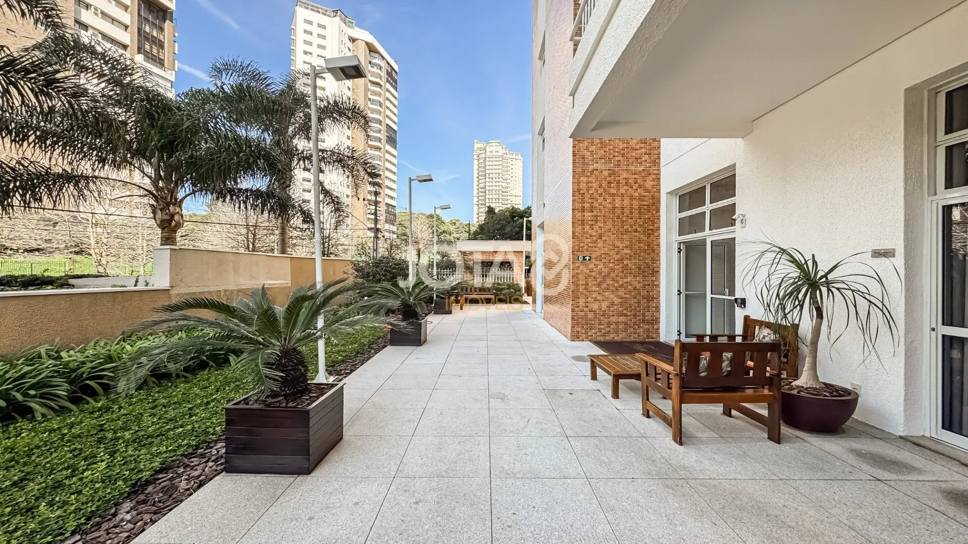 3-bedroom apartment with 185 m² and private BBQ space — photo 27