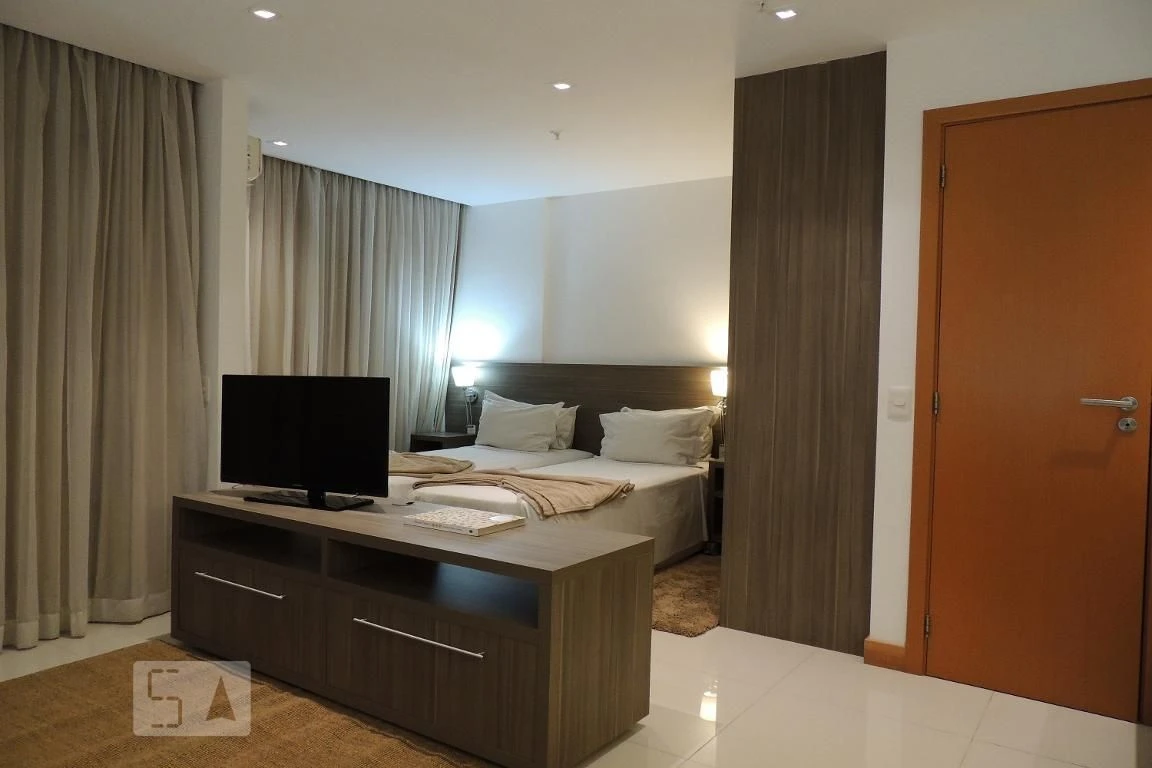 One-bedroom apartment in a building with a gym — photo 3