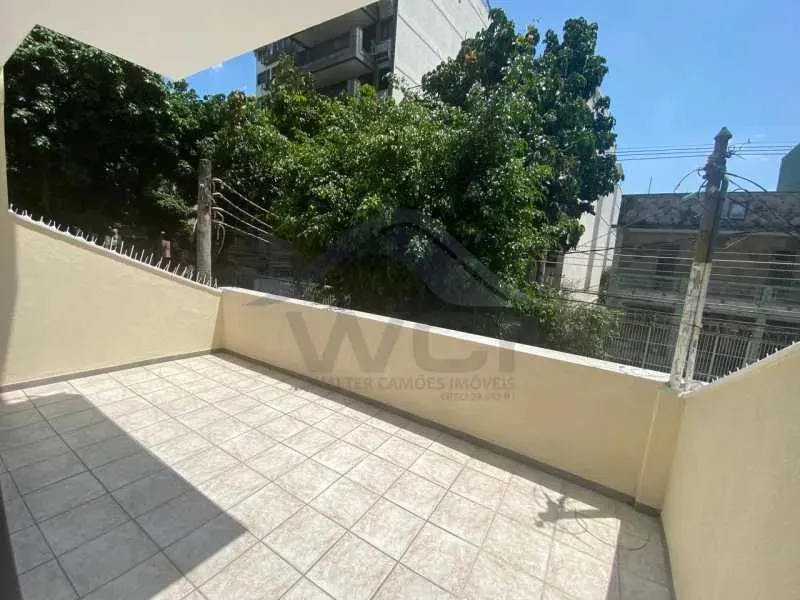 Triplex house with 5 bedrooms and 5 bathrooms and parking for 5 — photo 6