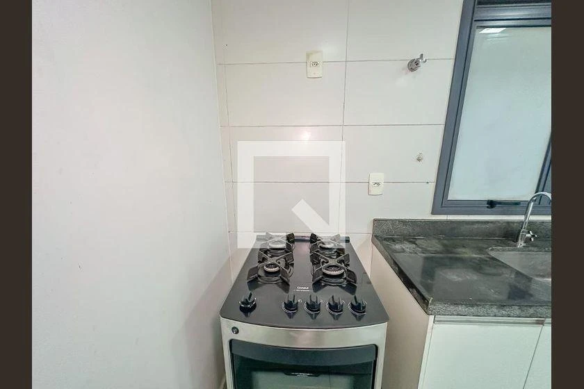 One-bedroom apartment in a building with a gym — photo 13